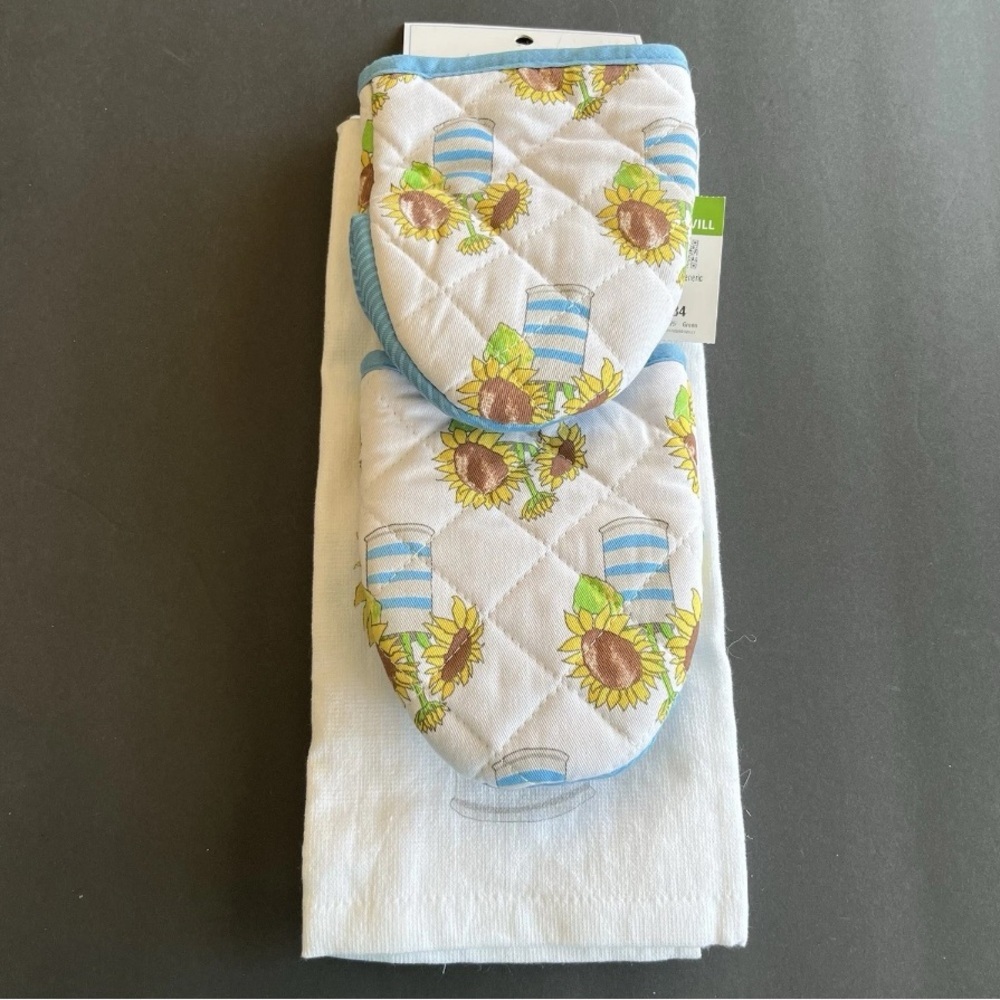 Sara Fitz Sunflowers Kitchen Set 4 Piece 2 Kitchen Towels, 2 Mini Oven Mitts New